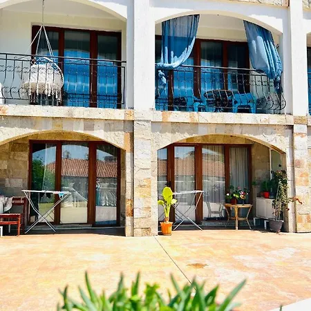 Marina K-s Triumph Lägenhet