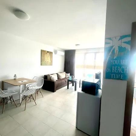 Marina K-s Triumph Lägenhet *